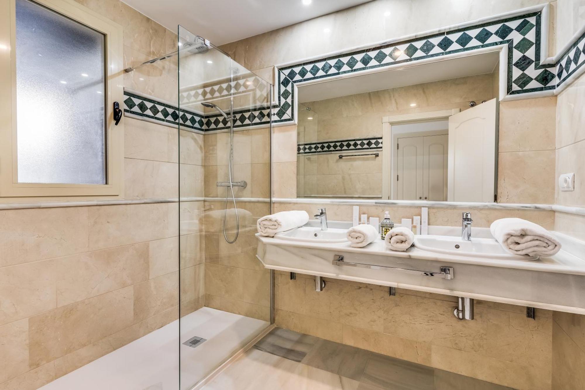 Molo Residences Boutique Apartments & Spa Марбеля Екстериор снимка